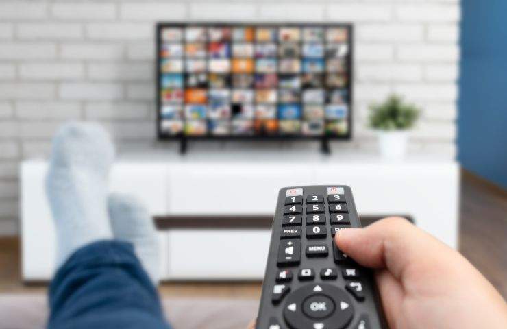 tv e telecomando 