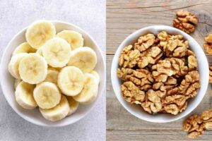 Ciotole contenenti noci e banane tagliate a pezzi
