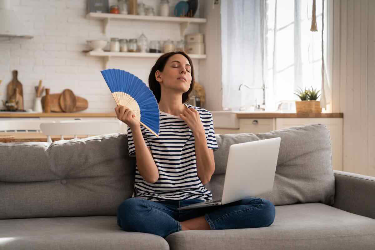 Vuoi sentirti fresco anche con 40 gradi? Smettila di accendere l’aria condizionata e segui questi 8 consigli per sopravvivere al caldo