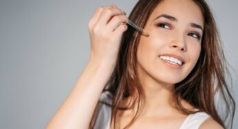 Dì addio alle rughe dopo i 50 anni: è questo l’olio naturale da usare per idratare la pelle e favorire l’elasticità