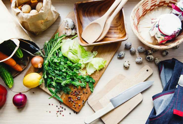Alimenti su tavolo