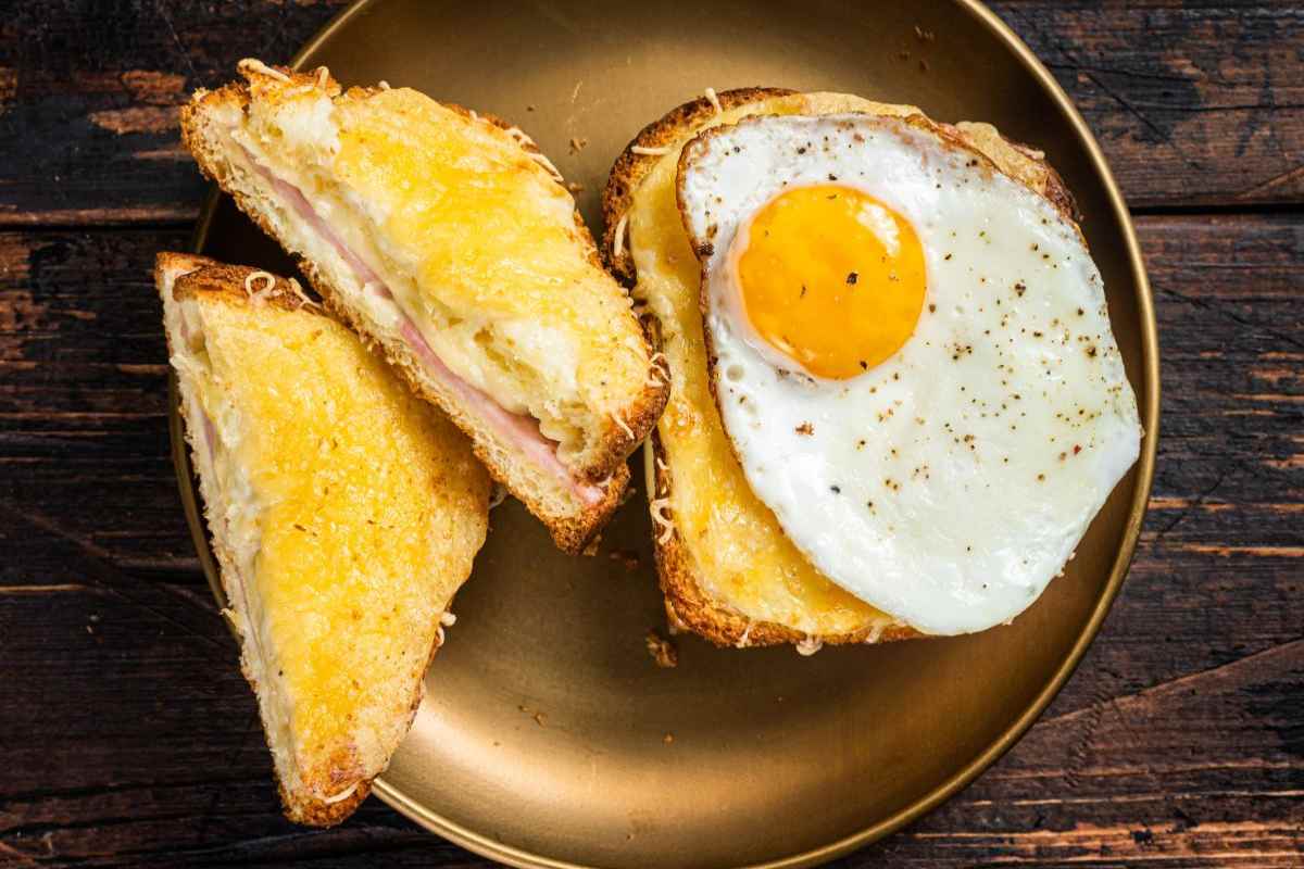 In Francia tutti amano il Croque Madame, io lo preparo in casa: è delizioso