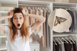 armadio con vestiti donna che urla e tarma