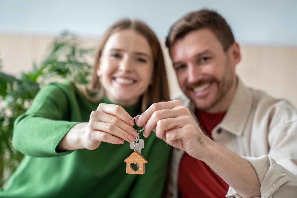 coppia con le chiavi di casa