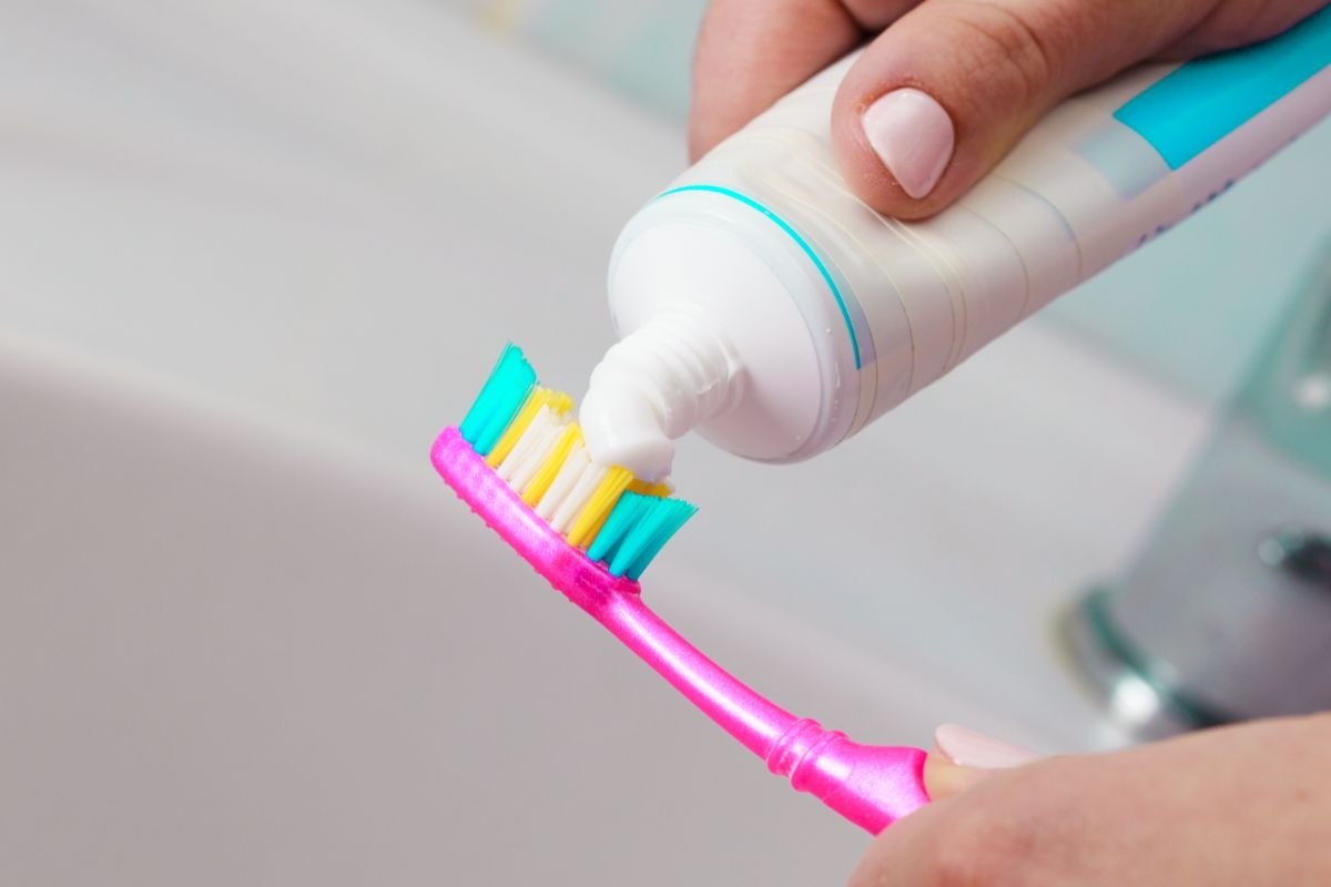 Non scegliere a caso: questo è il dentifricio migliore secondo Altroconsumo