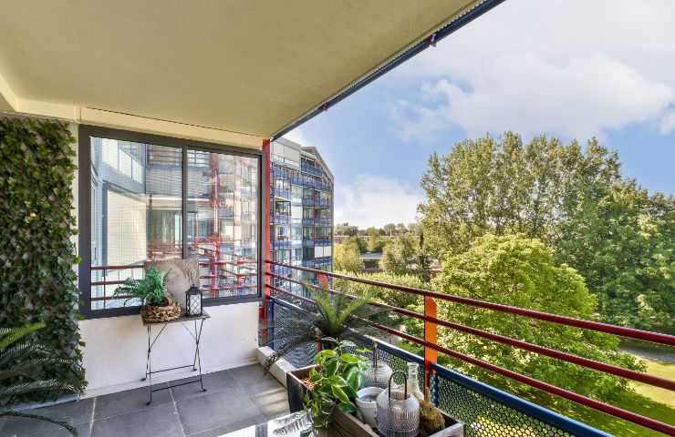 balcone con accessori 